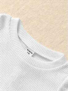 SHEIN Playful Pals 5件套男婴套装，包括5件针织短袖圆领上衣和5条弹力腰针织短裤。上衣颜色有卡其色、灰蓝色、军绿色、棕色和黑色，短裤颜色与之相配。适合春夏季节、户外活动和休闲穿着，尺码为6个月至2-3岁。 - 白色 - 查看 6