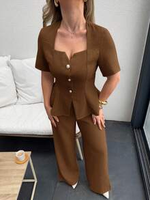 Jeta Ari 新款时尚法式女装春夏修身设计感 A 字型方领衬衫 + 阔腿直筒裤 2 件套 - 棕色 - 查看 3