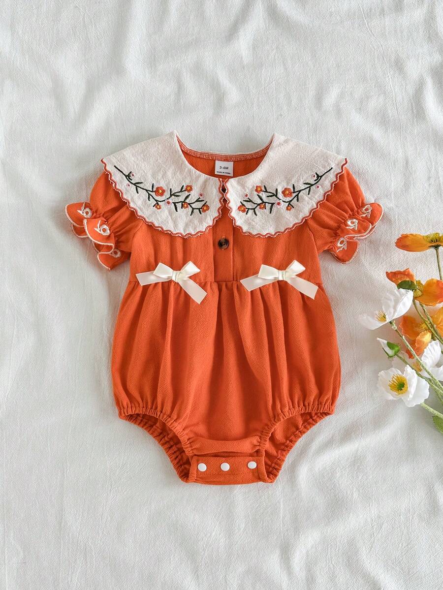 SHEIN 女婴白色短袖连体衣,刺绣领口和袖口,蝴蝶结装饰,可爱休闲夏季装扮 - 橘色 - 查看 1