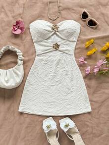 SHEIN PETITE CURVE 大码纯色金属装饰镂空性感休闲简约抹胸连衣裙 - 白色 - 查看 3