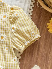 SHEIN Baby Girls' Blouse With Unique Floral Fabric Texture, Countryside Vacation Style, Cute & Fashionable, Comfortable For Spring/Summer, Bow Decor - Yellow - View 9