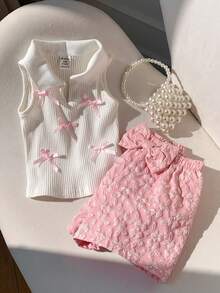 SHEIN 这款女婴两件套可爱百搭的休闲针织V领Polo衫和短裤套装，饰有蝴蝶结，舒适休闲，时尚百搭，适合日常穿着。尤其适合秋冬季节，可用于生日派对、晚宴、演出、婚礼、洗礼、开学典礼、室内外活动、日常穿着、运动、玩耍、聚会、拍照、度假等场合。春夏季节也同样适用。 - 白色 - 查看 9