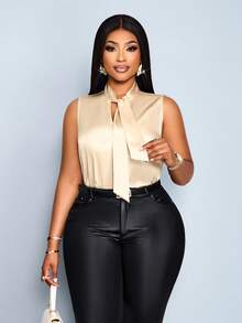 SOLERSUN Blusa feminina plus size de cor sólida para primavera/verão, ideal para o escritório, uso casual e elegante no dia a dia, para o trabalho ou festas. Blusa sem mangas em cetim brilhante e elegante na cor damasco, com gola laço. Perfeita para o trabalho, ocasiões casuais de negócios e festas de fim de ano. - Damasco - Ver 2