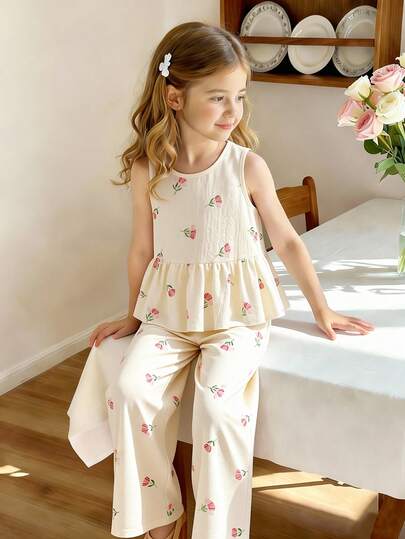 Genkimix Kids Bộ 2 món áo hai dây và quần họa tiết hoa nhí màu xanh lá cây cho bé gái, trang phục mùa hè, thiết kế tối giản phù hợp cho kỳ nghỉ. Bộ 2 món họa tiết hoa, trang phục màu xanh lá cây cho bé gái, bộ 2 món, trang phục mùa hè cho bé gái, bộ 2 món, quần áo họa tiết hoa nhí cho trẻ em, trang phục mùa hè, bộ 2 món, trang phục nghỉ hè cho trẻ em.