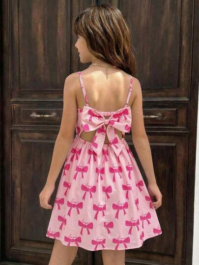 Vestido de Alça Fina para Meninas Pré-Adolescentes, Estampa Xadrez Rosa e Branco + Cereja, Fresco e Animado, Design de Alça Fina + Laço nas Costas, Doce e Refrescante, Cintura Marcada + Saia Evasê, Ajuste Justo e Elegante, Adequado para Férias ou Uso Diário, Um Essencial de Verão Doce para Meninas