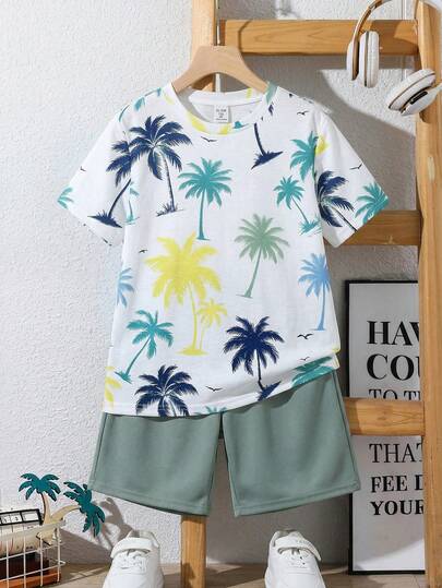 SHEIN 两件套男童棕榈树图案圆领短袖T恤和短裤套装，休闲百搭，适合夏季度假、上学等场合。
