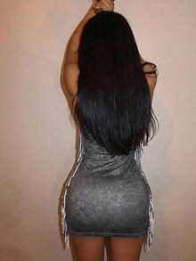 Slaydiva 2026春夏新款休闲街头风修身水洗灰人形印花露背吊带迷你连衣裙。适合日常穿着、派对、返校、约会、波西米亚风、下午茶、度假、情人节、早午餐、机场穿搭、休闲、运动、婚礼宾客等场合。 - 灰色 - 查看 2