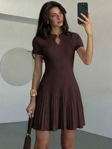 Aloruh Women's Elegant Commuter Minimalist Beige Knit A-Line Dress - Maroon - View 7