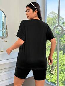 SHEIN EZwear 2件組大尺碼純色套裝－2件短袖上衣＋2件及膝短褲，黑色與酒紅色，夏季居家休閒休閒正裝 - 淺灰紫 - 查看 3
