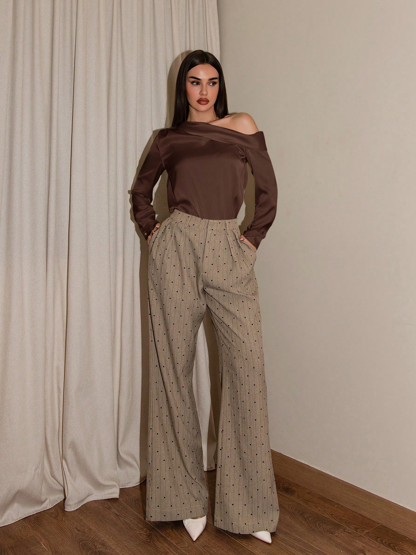 Bris Aura قميص ساتان بأكمام طويلة فضفاضة وكتف مجعد...