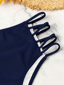 Swim Basics 女士纯色镂空交叉侧边比基尼泳裤，适合海滩度假 - 藏蓝色 - 查看 4
