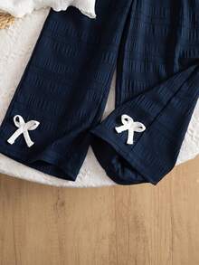 SHEIN Genkimix Kids 2件套女童（小号）纹理面料T恤，带3D蝴蝶结装饰，搭配休闲裤，适合户外休闲穿着 - 藍色 - 查看 6