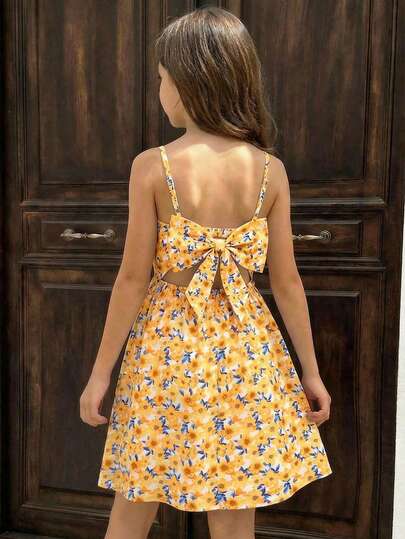 Vestido con estampado floral amarillo para niña preadolescente, con tirantes de espagueti, diseño de lazo en la espalda que cintura la cintura y falda acampanada, apropiado para vacaciones o uso diario, llamativo