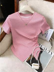 GlowEve CURVE Áo thun nữ cỡ lớn kẻ sọc cổ tròn tay ngắn vạt bất đối xứng kiểu dáng thường ngày - Màu Hồng  Dưa hấu - Xem 1