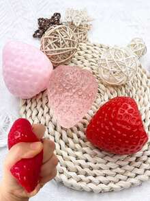3/6 süße Erdbeere Quetschspielzeuge mit Geschenktüte, Kawaii klebrige Stresslinderungsspielzeuge, Geschenk zur Angstlinderung für Erwachsene, neuartige Stresslinderungsspielzeuge für Büro, Schreibtischdekoration, Quetschspielzeuge, Obstspielzeuge, Quetschspielzeuge, weiche Spaßspielzeuge, Stresslinderungsspielzeuge, Anti-Stress-Spielzeuge, Stresslinderungsspielzeuge, Taba weiche Spaßspielzeuge, sensorische Spielzeuge, Geburtstagsgeschenke, Partyfavors - Verschiedenfarbig - Übersicht 2
