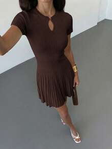 Aloruh Women's Elegant Commuter Minimalist Beige Knit A-Line Dress - Maroon - View 6