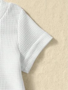 SHEIN Playful Pals 5件套男婴套装，包括5件针织短袖圆领上衣和5条弹力腰针织短裤。上衣颜色有卡其色、灰蓝色、军绿色、棕色和黑色，短裤颜色与之相配。适合春夏季节、户外活动和休闲穿着，尺码为6个月至2-3岁。 - 白色 - 查看 4