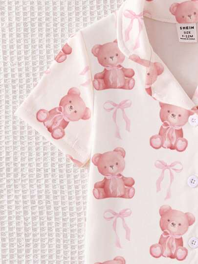 女婴两件套翻领开衫短袖长裤睡衣套装，卡通熊蝴蝶结图案，面料柔软舒适，夏季款