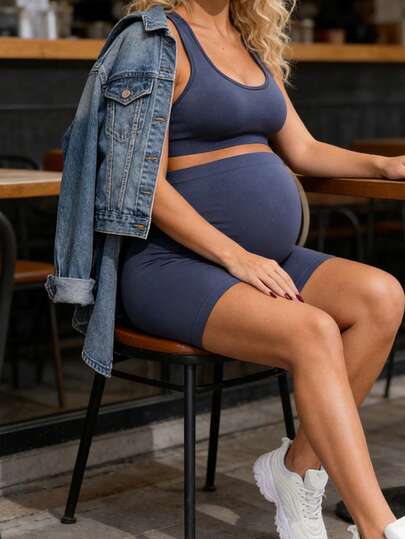 SHEIN Conjunto deportivo de 2 piezas para maternidad, top de tirantes elástico y shorts de punto patchwork color liso, azul marino, suave, para gimnasio, embarazo, sesión de fotos y trabajo, verano