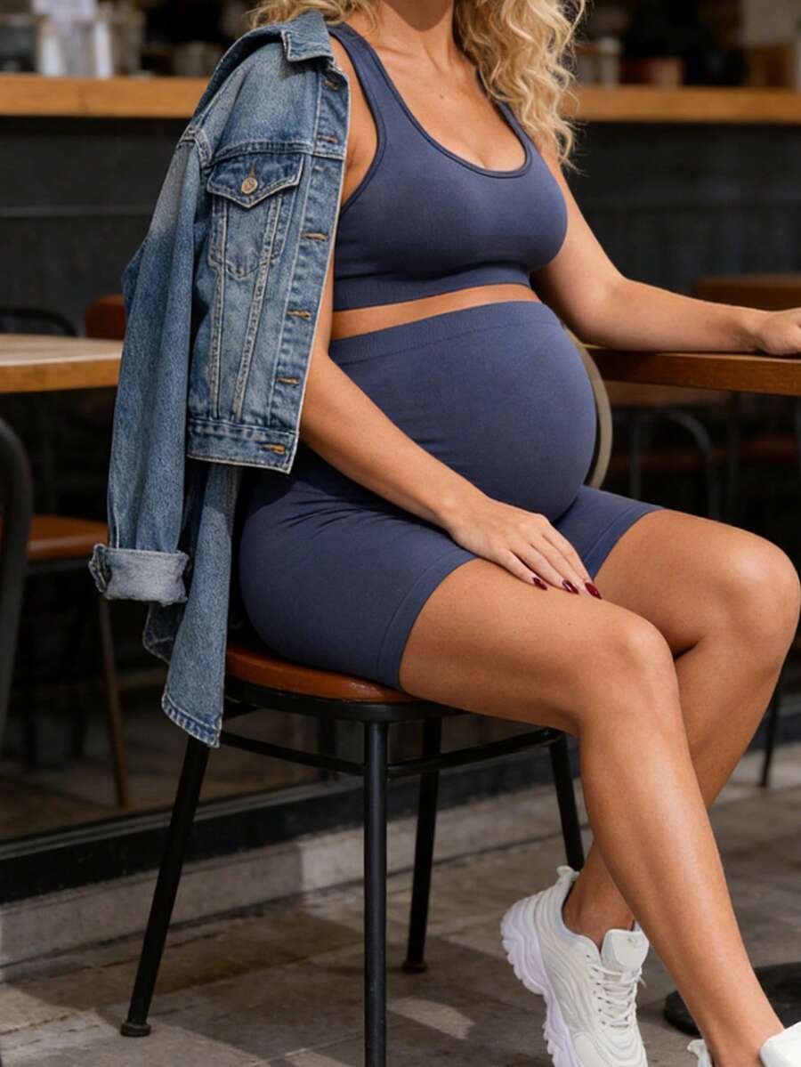 SHEIN 2 piezas Conjunto deportivo de maternidad con top de camiseta de punto de unicolor y parche elástico, y shorts - Neblina azul - Ver 1