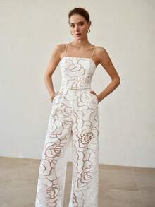 MOTF PREMIUM 夏季艺术玫瑰纹理吊带连体裤，优雅收腰显瘦高端女装设计 - 白色 - 查看 4