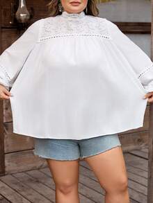 SHEIN CURVE+ Áo sơ mi nữ màu trơn đơn giản, thời trang thường ngày, cổ lọ tay dài phối ren, chất liệu vải trắng trơn có họa tiết, thích hợp cho lễ hội âm nhạc, kỳ nghỉ bên bờ biển, phong cách bohemian. Thích hợp cho mùa xuân/hè. - trắng - Xem 4