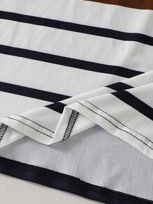 SHEIN Bộ 2 món dành cho bé trai tuổi teen, gồm áo thun ngắn tay in sọc và quần short thể thao đơn giản, thoáng khí, phù hợp cho nhiều mùa. - Màu Khaki - Xem 4