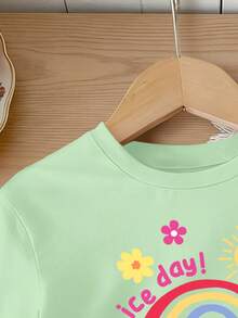 SHEIN Vintaside Kids 两件套女婴休闲时尚百搭春夏T恤套装。可爱甜美的薄荷绿上衣，饰以彩虹、爱心和花卉印花，灵感源自多巴胺的缤纷花朵设计。春夏装扮，轻松舒适，时尚女童套装，休闲服饰，儿童花卉图案服装，新款，清爽休闲，春日气息，夏日假期女婴套装，女婴夏季服装套装，女婴每日穿搭 - 彩色 - 查看 3