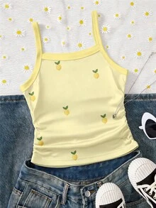 SHEIN Áo camisole màu vàng tươi mát và dịu nhẹ. Dây đeo vai tạo nên đường nét gọn gàng, thân áo được thêu họa tiết quả chanh nhỏ xinh, tựa như những chấm sáng lấp lánh trong mùa hè, sống động và tinh nghịch. Phần gấu áo được xếp ly nhẹ, không chỉ tôn lên vòng eo mà còn mang đến cảm giác thoải mái, dễ chịu, phù hợp cho những hoạt động thường nhật như ở nhà, đi mua sắm và uống trà chiều. Áo cũng có thể tỏa sáng trong những chuyến đi chơi mùa hè và những buổi gặp gỡ thân mật, như thể đang khoác lên mình làn gió mát và sự ngọt ngào của đầu hè. - Màu vàng - Xem 2