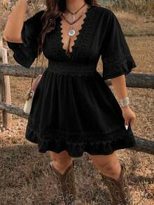 Ceyna Vestido ajustado de verano de manga corta, cuello en V, encaje calado y cintura acampanada, para mujer de talla grande, estilo minimalista y casual para viajes - Negro - Ver 3