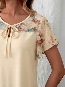 EMERY ROSE 女式印花拼接黑色面料荷叶袖休闲T恤，春夏女式上衣，夏季可爱女式衬衫，新款夏季女式上衣，夏季休闲上衣，最新款女式上衣 - 杏色 - 查看 4