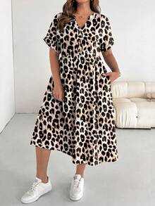 SHEIN Essnce 复古豹纹V领短袖加大码女式连衣裙 - 彩色 - 查看 4