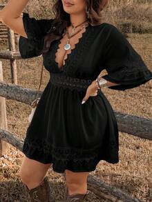 Ceyna Vestido ajustado de verano de manga corta, cuello en V, encaje calado y cintura acampanada, para mujer de talla grande, estilo minimalista y casual para viajes - Negro - Ver 4