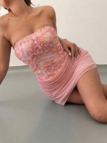 Nevyona 女士优雅蓝色3D立体花卉拼接迷你抹胸连衣裙 - 粉色 - 查看 6