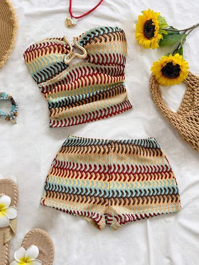 Soleia Bộ đồ thể thao nữ năng động màu đen trắng kẻ sọc, áo croptop ống có khóa kim loại trang trí và quần short siêu ngắn, thích hợp cho hẹn hò, tiệc tùng, kỳ nghỉ biển.