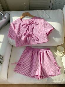 SHEIN LUNE 大码女式格子印花返校套装，女式前系带衬衫商务休闲套装，适合曲线身材，搭配短裤，适合返校节，两件套，秋季女装，复古风格女装，母亲节节日套装，节日两件套，沙滩两件套，度假套装，夏季两件套，夏季女装，度假套装，休闲女装，野餐套装，每日穿搭 - 粉色 - 查看 7