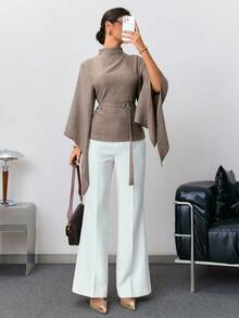 Ritzy Row 女士漏斗领休闲纯色衬衫，杏色，适合职场和办公室穿着，半高领，不对称袖口设计，喇叭袖，休闲衬衫，女士上衣，简约设计，收腰，日常衬衫，休闲上衣，适合办公室、通勤、夏季穿着，端庄得体。 - 棕色 - 查看 5