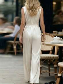 GlowEve Pantalon large en tissu brillant avec décoration de ruban de perle à la taille, col en V sans manches pour femme. Convient pour les fêtes, les sorties, les rendez-vous. Combinaison longue minimaliste de couleur unie champagne - Nude - Voir 5