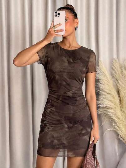 Lavishia 圆领印花网纱褶皱修身连衣裙，春夏连衣裙