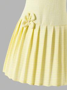 SHEIN Vestido azul-celeste para meninas pré-adolescentes com gola Peter Pan, estampa floral 3D e cintura marcada. Elegante e versátil, confortável para passeios, férias e encontros familiares. - Amarelo - Ver 4