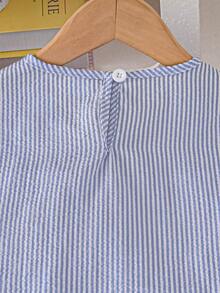 SHEIN Girls' Light Blue Striped Summer Cute Vacation Holiday Set,Sleeveless Crew Neck Bow Decor Pleated Hem Top & Loose Wide-Leg Pants Casual Sports Outfit - Blue and White - View 8