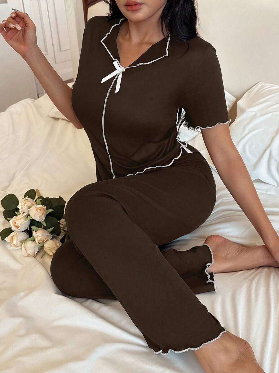 SHEIN 简约休闲V领前长后短设计撞色条纹白色蝴蝶结装饰黑色柔软薄牛奶丝面料睡衣套装 - 棕色 - 查看 1