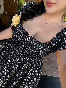 Vibekara Lässiges Kleid in Große Größen mit Ditsy-Blumenmuster und Taillenzug - Schwarz - Übersicht 5