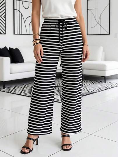 Pantalón de pierna ancha para mujer, casual y elegante. Sin bolsillos, apto para cualquier temporada del año. Ajuste de cintura natural con resorte y cordón  ajustable para mayor comodidad. Tela de poliéster y spandex. Textura lisa con líneas horizontales. Interior muy suave, fresco y cómodo, ideal para el uso diario.