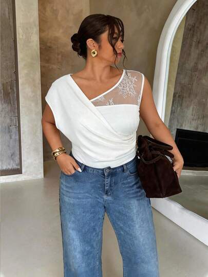 Firerie Damen elegante, minimalistische, romantische, zarte Mode Urlaubs-Neuheit Pendler-Asymmetrisches Spitzen-Patchwork Volant Weiß T-Shirt Top, Frühling/Sommer