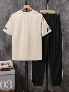 SHEIN 两件套青少年男童休闲日常舒适印花圆领宽松短袖T恤和印花撞色直筒针织裤套装 - 杏色 - 查看 2
