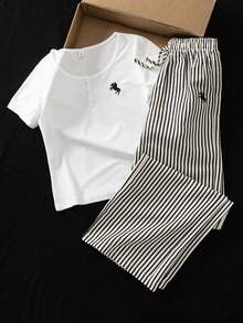 Conjunto de camiseta de manga corta blanca con cuello redondo bordada y pantalones de pierna ancha con estampado de rayas para adolescentes - Blanco y Negro - Ver 5