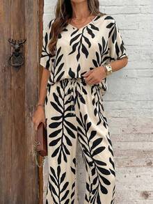 SHEIN Clasi 女士优雅V领上衣和阔腿裤两件套，树叶印花 - 卡其色 - 查看 6