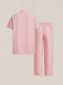 Mercer Haus 男士亚麻棕榈树印花单排扣短袖衬衫和抽绳裤套装，舒适服装 - 淺粉色 - 查看 3