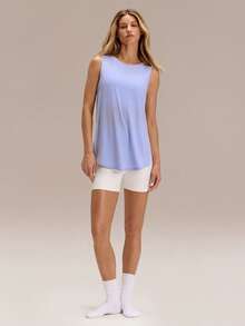 TENCEL™ 莫代尔面料，轻盈丝滑，及臀侧开衩无袖运动背心，适合低强度瑜伽、普拉提、健身房、日常休闲穿着。 - 淡紫色 - 查看 6